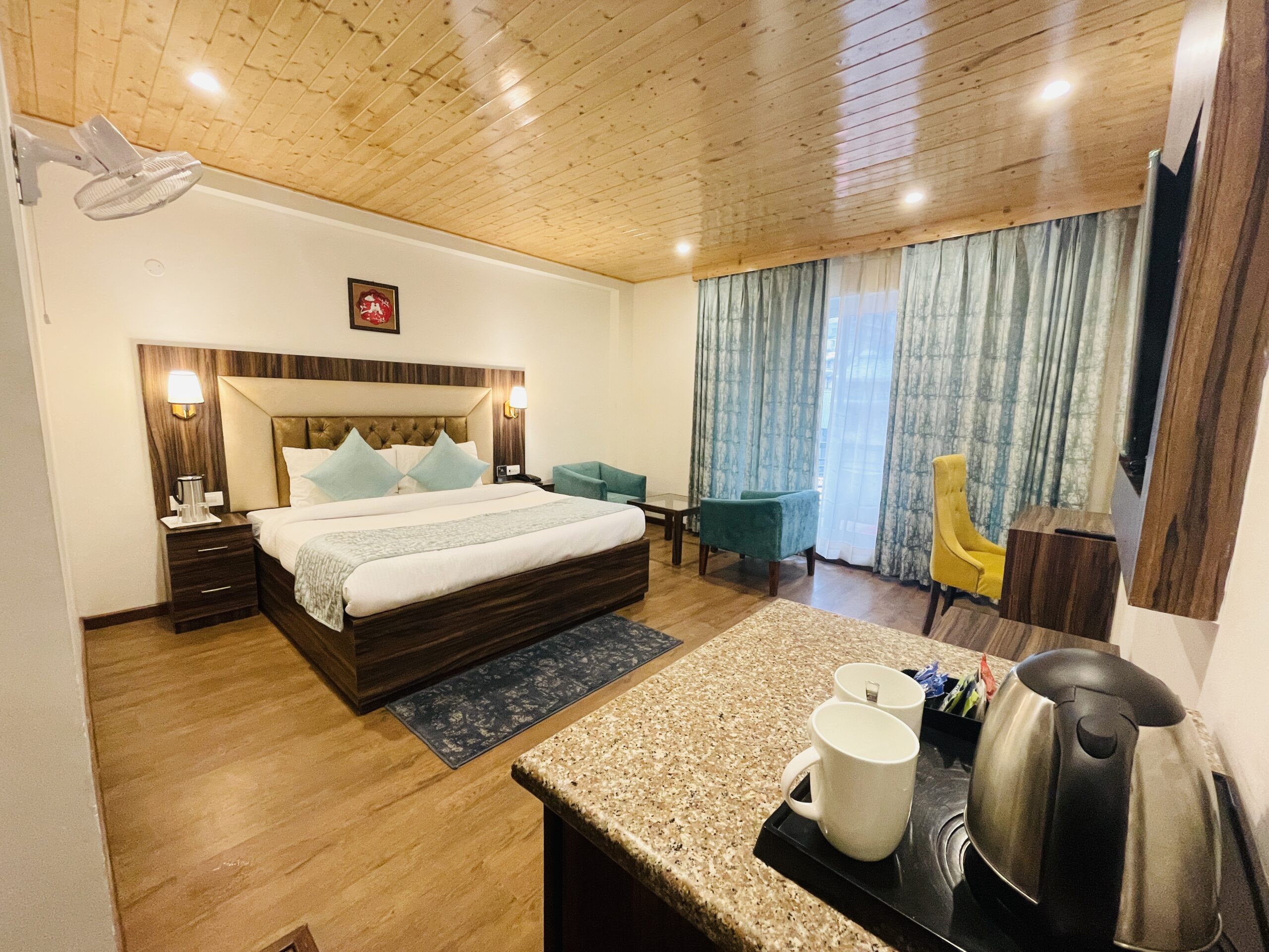 simsa heights manali, best hotel near mall road, best hotel in simsa, solang valley, atal tunnel, rohtang