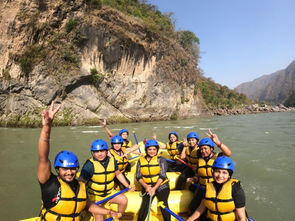 river rafting in manali, activities in manali, paragliding in manali, snow activity in manali, simsa heights manali